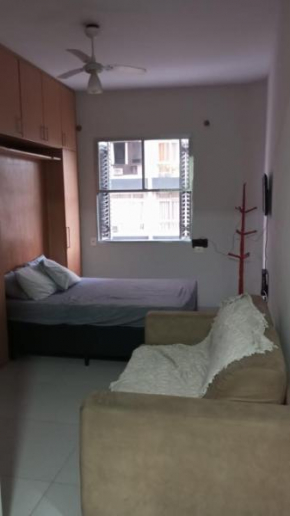 Sala Living na praça da Biquinha em São Vicente SP 50m da praia Gonzaguinha